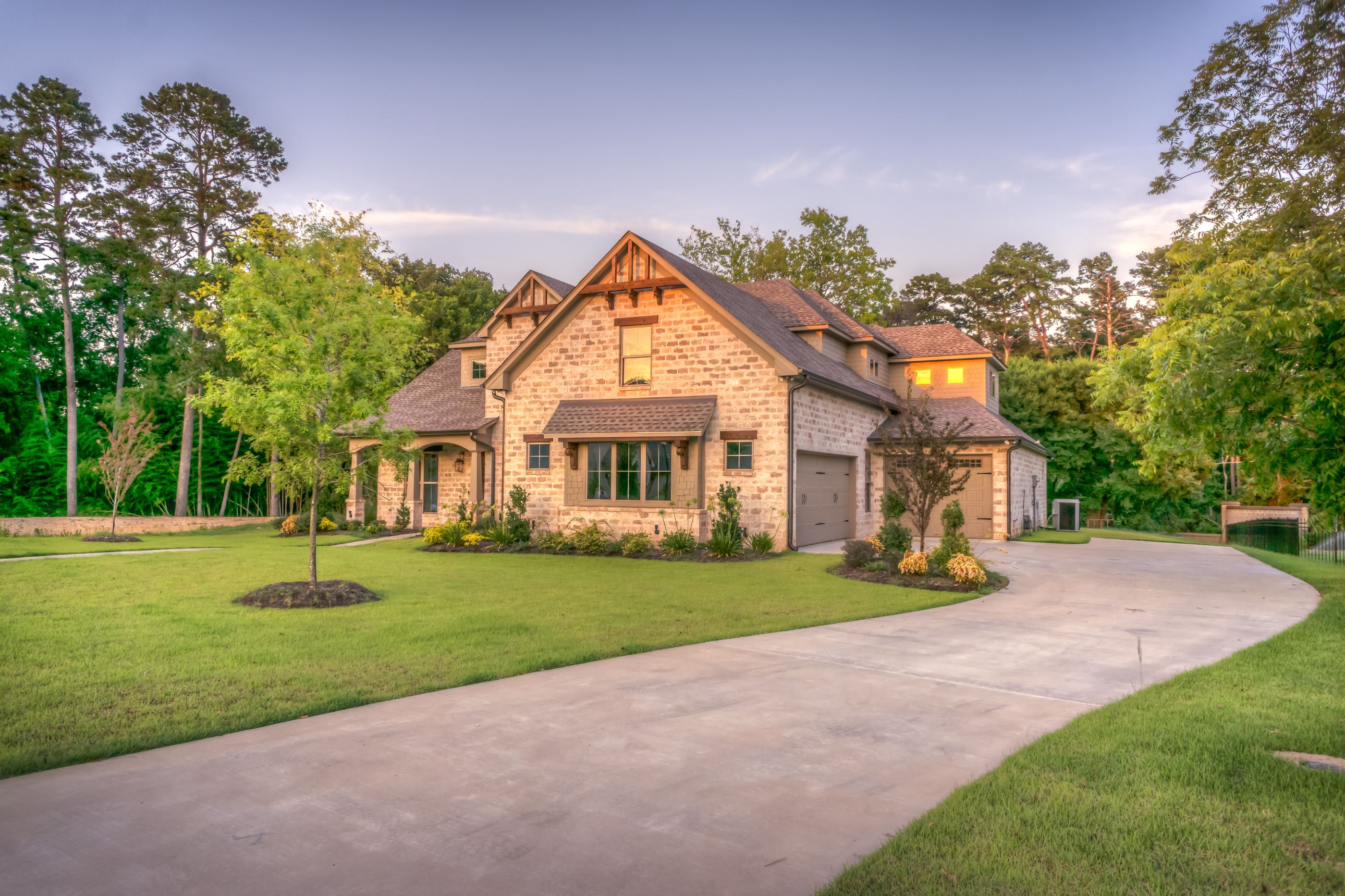 Estate home on a large lot in Springbank Hill